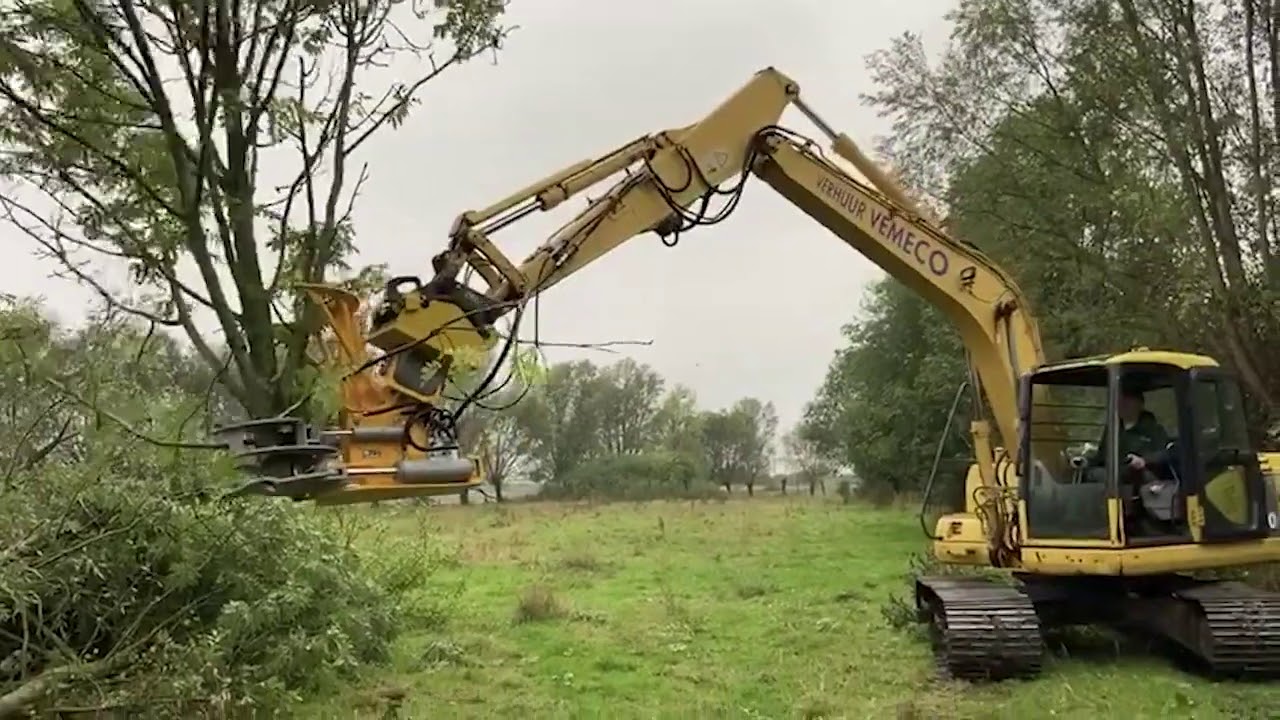 Herder KS860 boomknipschaar aan een Komatsu Vemeco