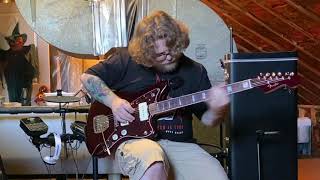 Video thumbnail for Fender Troy Van Leeuwen Jazzmaster @ George's Attic Guitar Reviews by George’s Attic Guitar Review