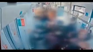 Dentro il tram 9, poco prima del deragliamento a Milano. La velocità, i contraccolpi per i passeg...