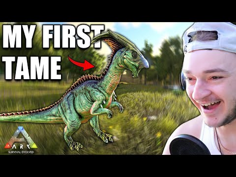 TAMING My VERY FIRST Dino In ARK! - [Ark Survival Evolved Beginner Playthrough]