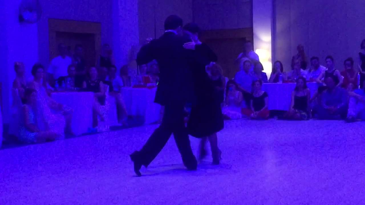 Ezequiel Paludi y Geraldin Rojas bailan el Tango "La Cumparsita"
