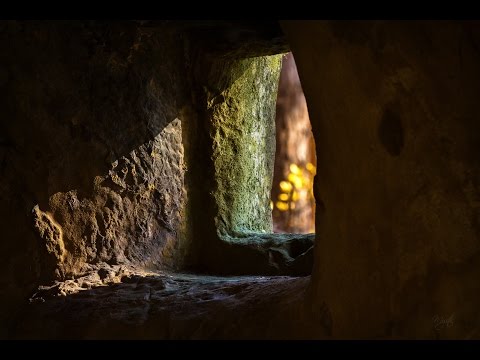 Calator prin muntii sihastrilor (Mistere in Muntii Buzaului - asezari rupestre)