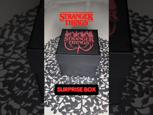 Vídeo relacionado con Stranger Things Póster The Upside Down (61cm x 91,5cm) + 1 póster Sorpresa de Regalo