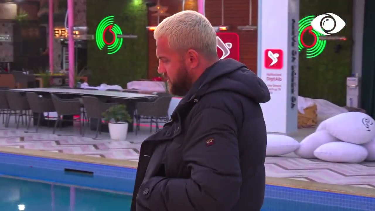 Armaldo dhe Luizi në oborr, nuk flasin me njëri-tjetrin