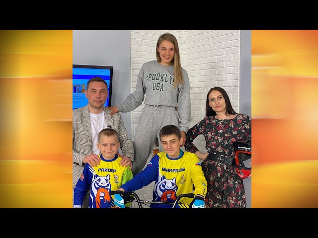 Гости программы «Новый день» Яна Егорова и Даниил и Никита Гулидовы