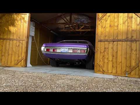 Dodge Charger big block V8 440 ci cold start, sound loud !!! Muscle car 420 horse power Mopar , idle