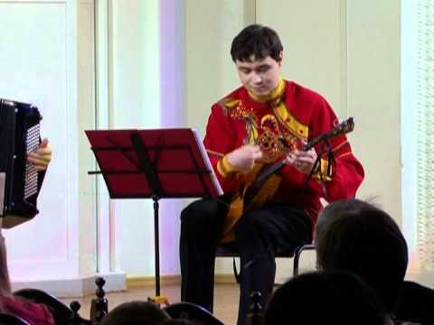 The Ural dancing executes "the Balalaika the Band"