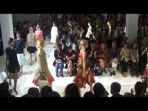 SFILATE DONNA MILANO SS 2013 - MARNI