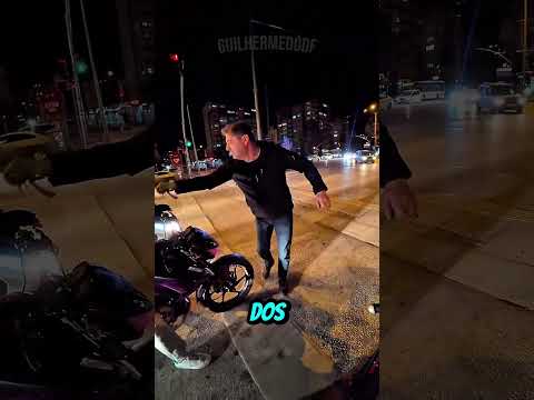 A hora que o trânsito parou e o maluco resolveu causar!