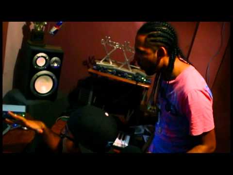 Bullaka Family -  INTRO (5 Estrellas CD)