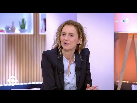 Delphine de Vigan, son nouveau roman - C à Vous - 05/03/2021
