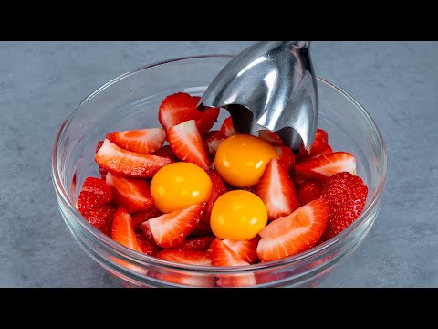 Mélangez les fraises à la pâte à crêpes et faites-les frire - dessert fantastique