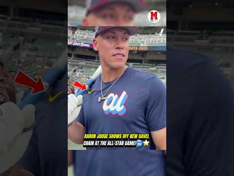 AARON JUDGE SHOWS OFF NEW GAVEL CHAIN AT THE ALL-STAR GAME!⭐️#AaronJudge #Yankees #MLB #AllStarGame