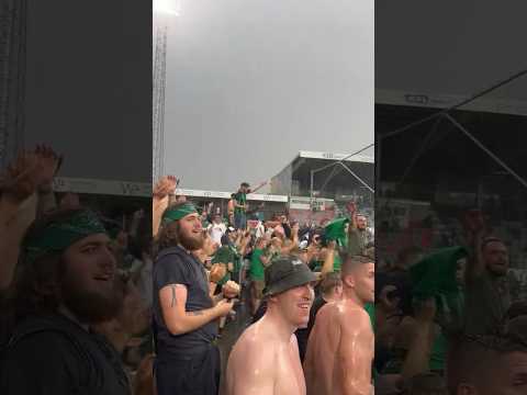 GAIS supportrar i regnet efter en 4-0 förlust borta mot Halmstad