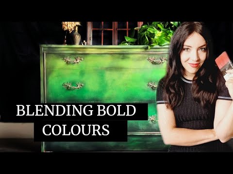 HOW TO PAINT & BLEND BOLD COLOURS ON FURNITURE