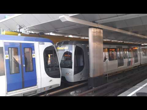 RET Metro 2*Type (R)SG3 (Lijn E ri. Den Haag CS) + 3*Type B (Lijn D ri. De Akkers) op Rijnhaven