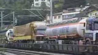 preview picture of video 'Heavy Goods Vehicles Travelling By Train.'