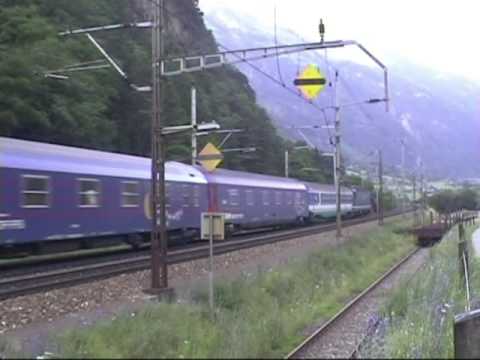 D1189 Zürich - Lecce at Erstfeld, 24th June 2001