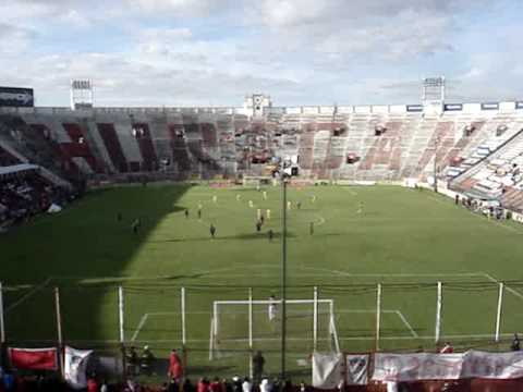 "Te pido que alentemos un poquito" Barra: La Banda de la Quema &bull; Club: Huracán