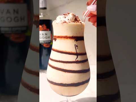 Meet the Frozen Mudslide. This boozyand creamy coffee cocktail#homecafe #recipe #tendencia #tranding