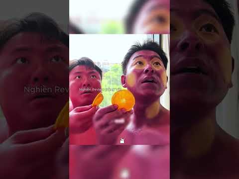 Người đàn ông thử tắm bằng sữa, không ngờ làn da biến thành đủ mọi màu sắc.