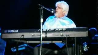 Michael McDonald - It Keeps You Runnin' - Outdoors At The Fairplex (Live)