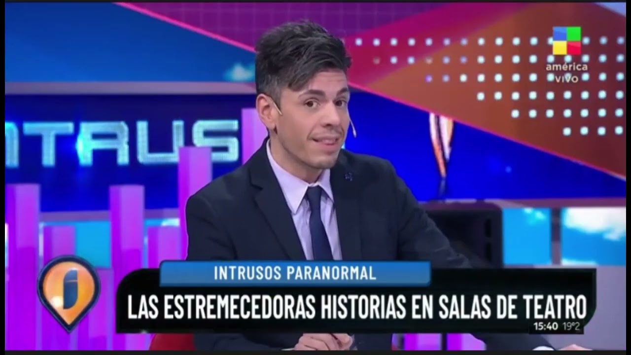 Intrusos Paranormal con Flor de la V - Héctor Rossi