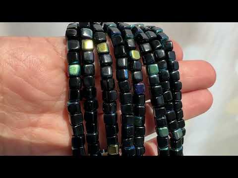 Кубики 4*4мм - чеські намистини, чорні AB