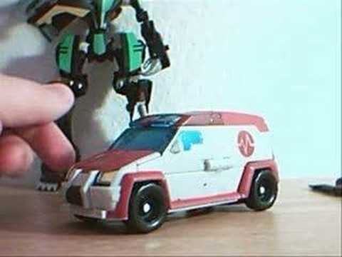 Video review of transformers animated Ratchet pt 1