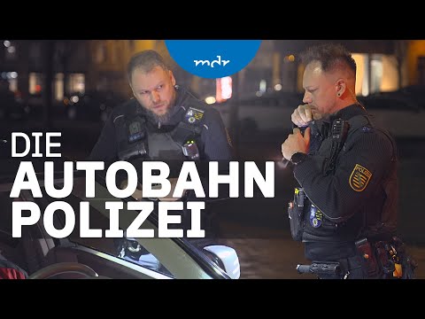 Raser, Rowdys, Risiko - Alltag der Autobahnpolizei | Helfer im Einsatz | MDR