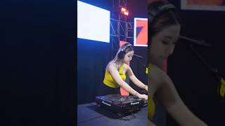 Download lagu Kelangan remiixxxx 🔥🔥🔥#wandra #kelangan #saranamusikindonesia #dangdutkoploindonesia mp3