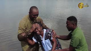 Le baptême d’eau par immersion