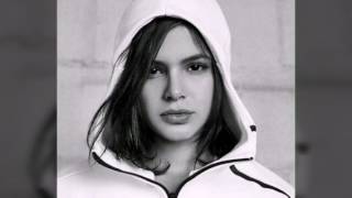 Bruna Marquezine Photos