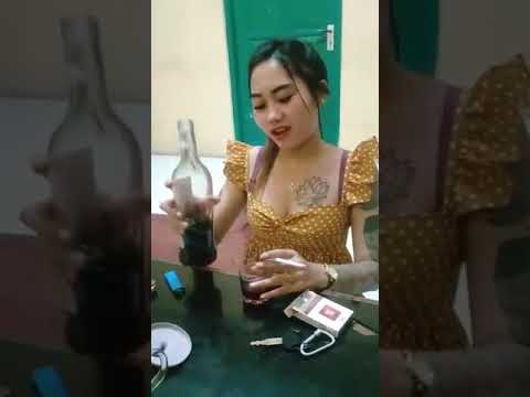 pemandu karaoke hot lagi mabuk