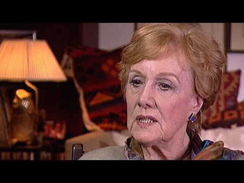Τηλεοπτικό αφιέρωμα στη Marni Nixon, της οποίας η&nbsp;ιδιαίτερη φωνητική ικανότητα την έκανε διάσημη στο ντουμπλάρισμα τραγουδιών, καθώς αντικαθιστούσε φωνητικά σπουδαίες ηθοποιούς, όπως η Deborah Kerr&nbsp;&nbsp;[Ντέμπορα Κερ] στο The King and I [Ο βασιλιάς και εγώ], η Natalie Wood [Νάταλι Γουντ] στο West Side Story και η Audrey Hepburn [Ώντρεϋ Χέμπορν] στο My Fair Lady [Ωραία μου Κυρία], ενώ&nbsp;οι εκάστοτε πρωταγωνίστριες χρησιμοποιούσαν την τεχνική του χειλικού συγχρονισμού. 