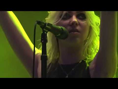 2016-11-04: The Pretty Reckless perform 'Heaven Knows' LIVE HOUSE OF BLUES DISNEY SPRINGS ORLANDO FL