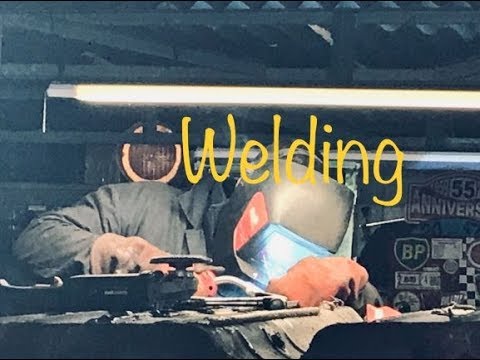 Classic Mini Restoration 1989 Episode 13 - Welding the Main Floor