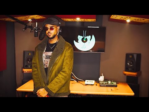 SARLY MURPHY performing "Isso" by HABEN: NAPPY SESSION #4