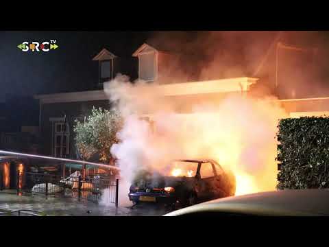 Brandweer blust autobrand in Tricht