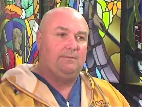 英雄的ながん看護師は、子供たちが生き残るために戦う (Heroic Cancer Nurse Fights To Help Children Survive)