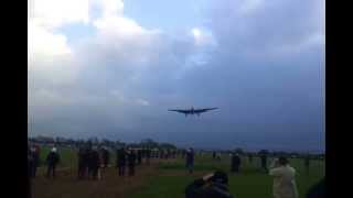 preview picture of video 'Avro Lancaster VERY Close Landing - RAF Scampton'