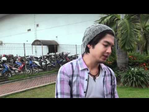 Terus Gagal Pacaran, Nicky Tirta Akhirnya Dijodohk