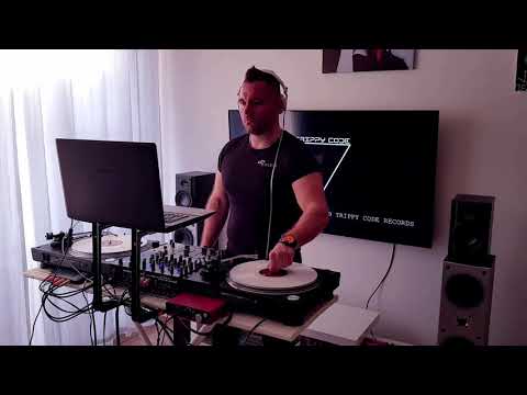 Art of Minimal Techno @ Ultimate TRIPPY CODE Vinyl Live Set by BeatQueche