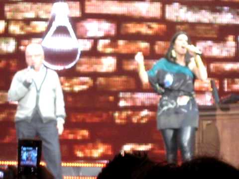 Laura Pausini Bologna 05.12.09 Futureshow - con Padre Fabrizio Pausini -