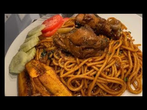 How to make tasty Surinamese Bami with chicken/ Surinaamse Bami met Kip Super tasty and delicious.