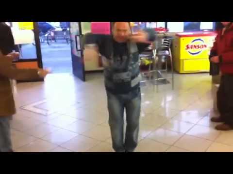 SuperMario,al Bar Centrale di Rudiano,imita Alba Parietti!!