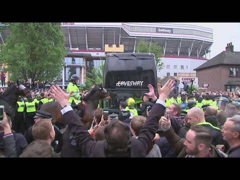 Man United bus attacked before historic West Ham game