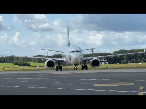 SunExpress Boeing 737 in Smurfs special livery colorful taxi and stunning details!