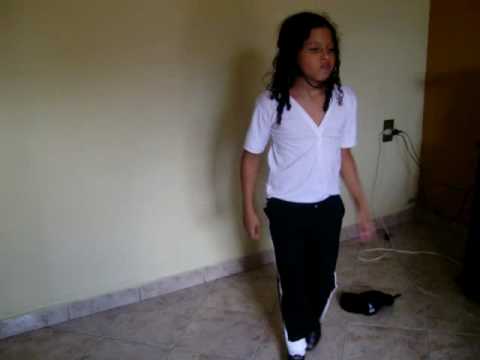 Pepê Jackson Black or white (cantando)