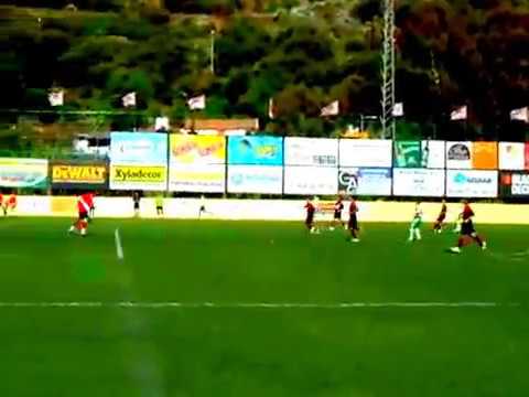 Remate a puerta del Villa, partido contra el Rayo Vallecano B